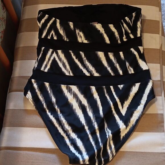 DKNY Black Nylon Spandex One Piece Swimsuit. Strapless. Illusion. - Picture 5 of 12